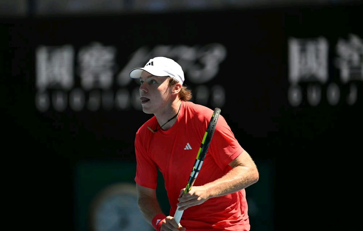 包含德国网球队横扫澳大利亚网球队,西西帕斯打破历史纪录的词条 包含德国网球队横扫澳大利亚网球队,西西帕斯打破历史纪录的词条