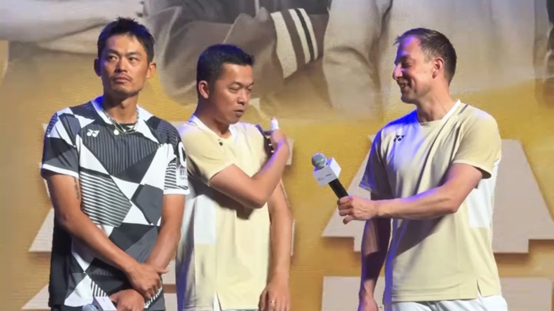 包含丹麦羽毛球队横扫印尼羽毛球队，陶菲克绝境逆转的词条