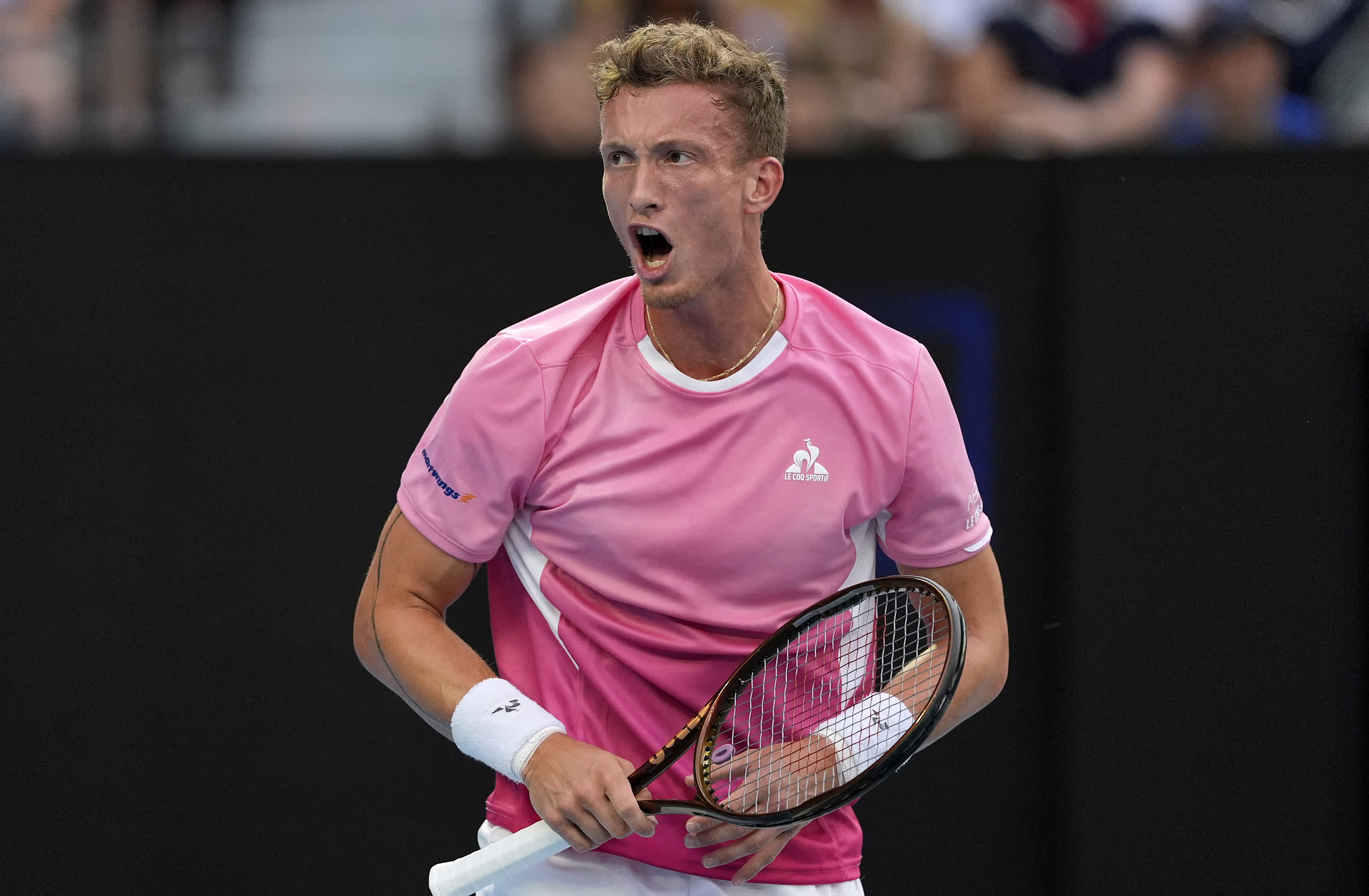 关于美国网球队绝杀西班牙网球队，德约科维奇送出助攻的信息