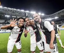 尤文图斯客场告捷，意甲冠军争夺纷繁的简单介绍