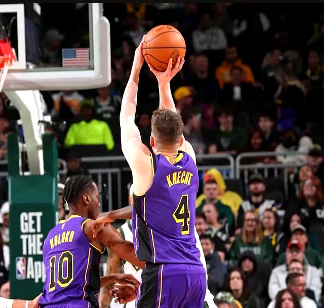 关于雄鹿遭遇湖人逆袭，失去领先优势的信息