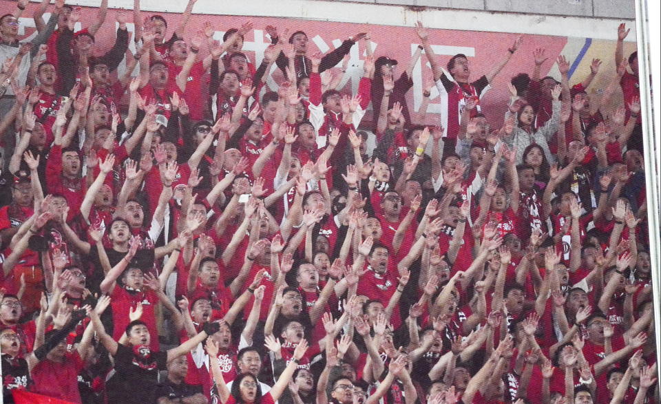 爱游戏APP-精彩进球集锦，球迷观赏热情高涨