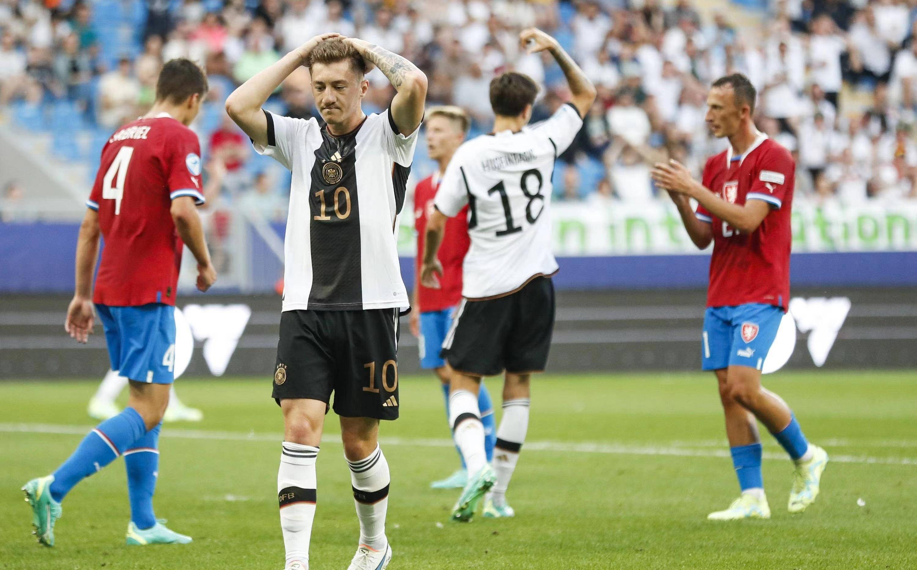 包含英格兰球队表现不俗，晋级欧洲杯半决赛的词条