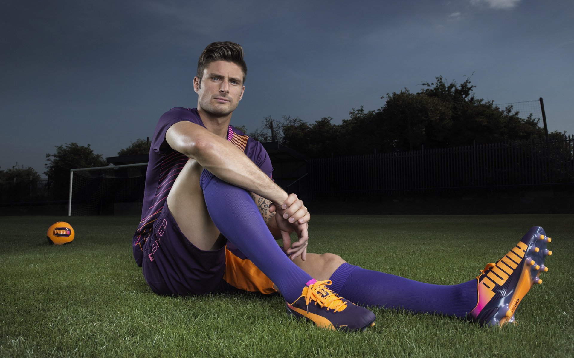 北欧寒冰刺穿地中海暖流,莱万关键一球定乾坤,冰岛奇迹再演速胜那不勒斯