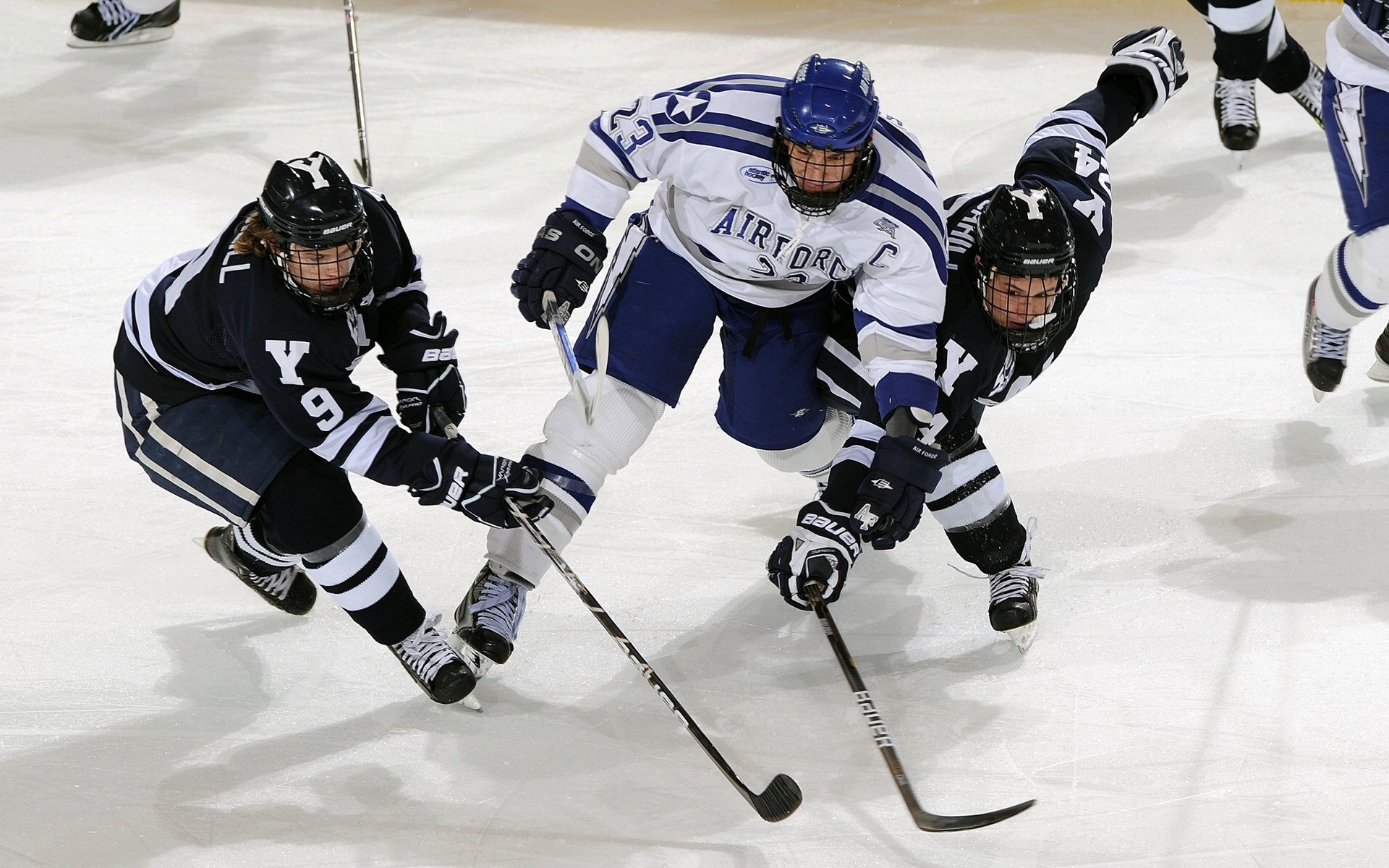 奥亚尔萨瓦尔全程高能输出，加拿大式连续得分压制拜仁，现代足球战术的完美演绎